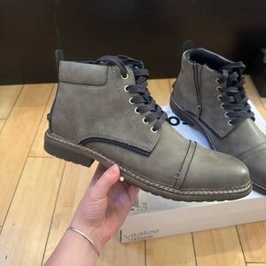 *NWT* Mens Sonoma Boots - Size 10.5